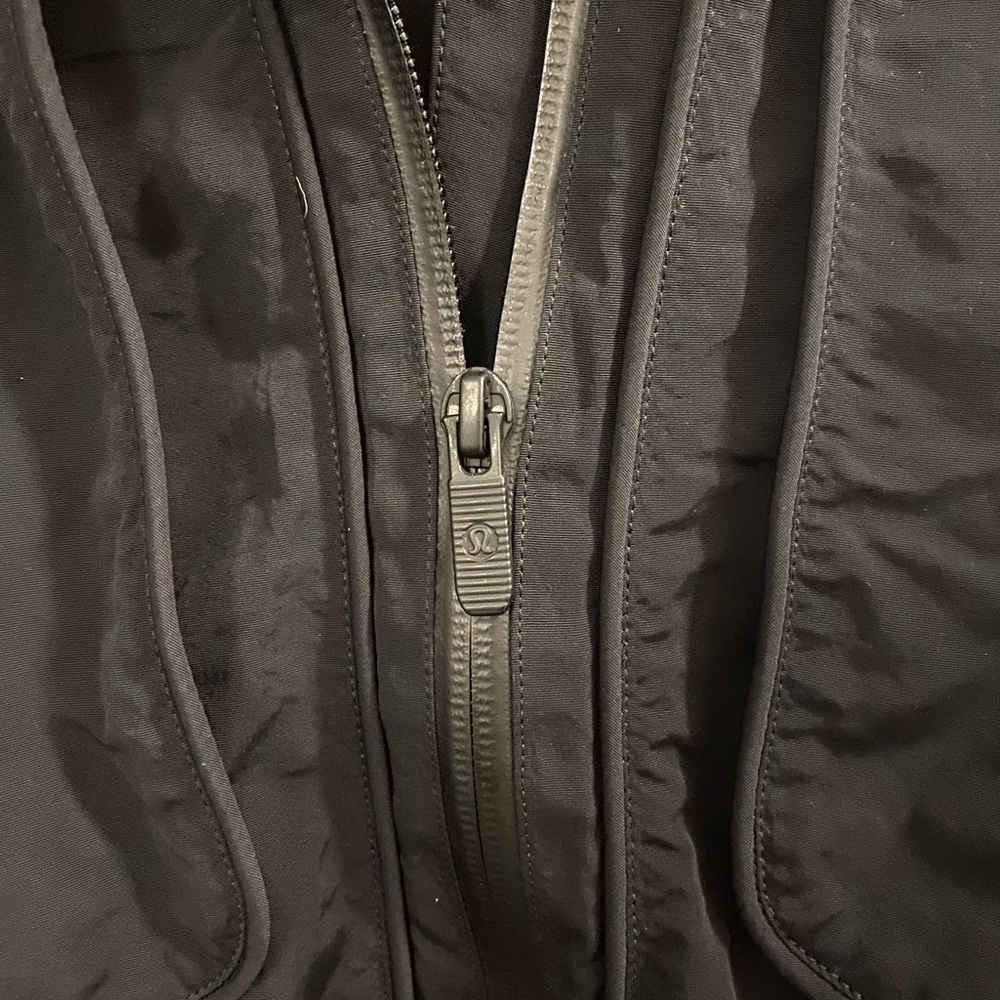Lululemon Windbreaker Rain Coat - Size 6 - Like New